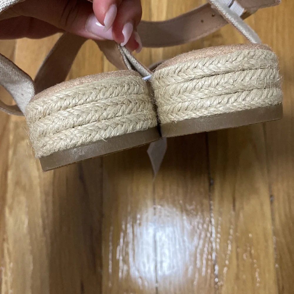 Old Navy Sandals - Picture 4 of 5